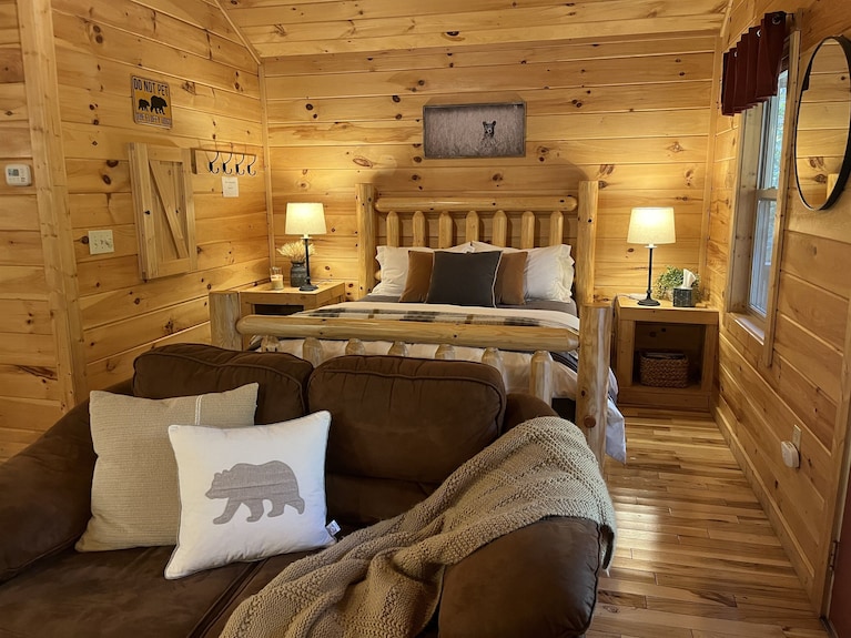 Secluded Cozy Cabin - Hot Tub, Fire Pit, Fireplace - Ohio
