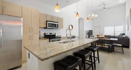 Stylish Top Floor for Beach Fun and or SpaceX Enthusiast Starship Launches