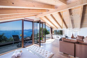 Loft luxo | 1 quarto, ferros/tábuas de passar roupa, Wi-Fi de cortesia