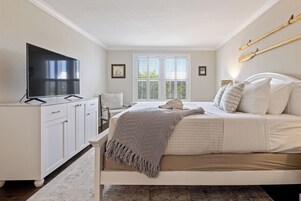 Tabla de planchar con plancha, wifi gratis y ropa de cama 