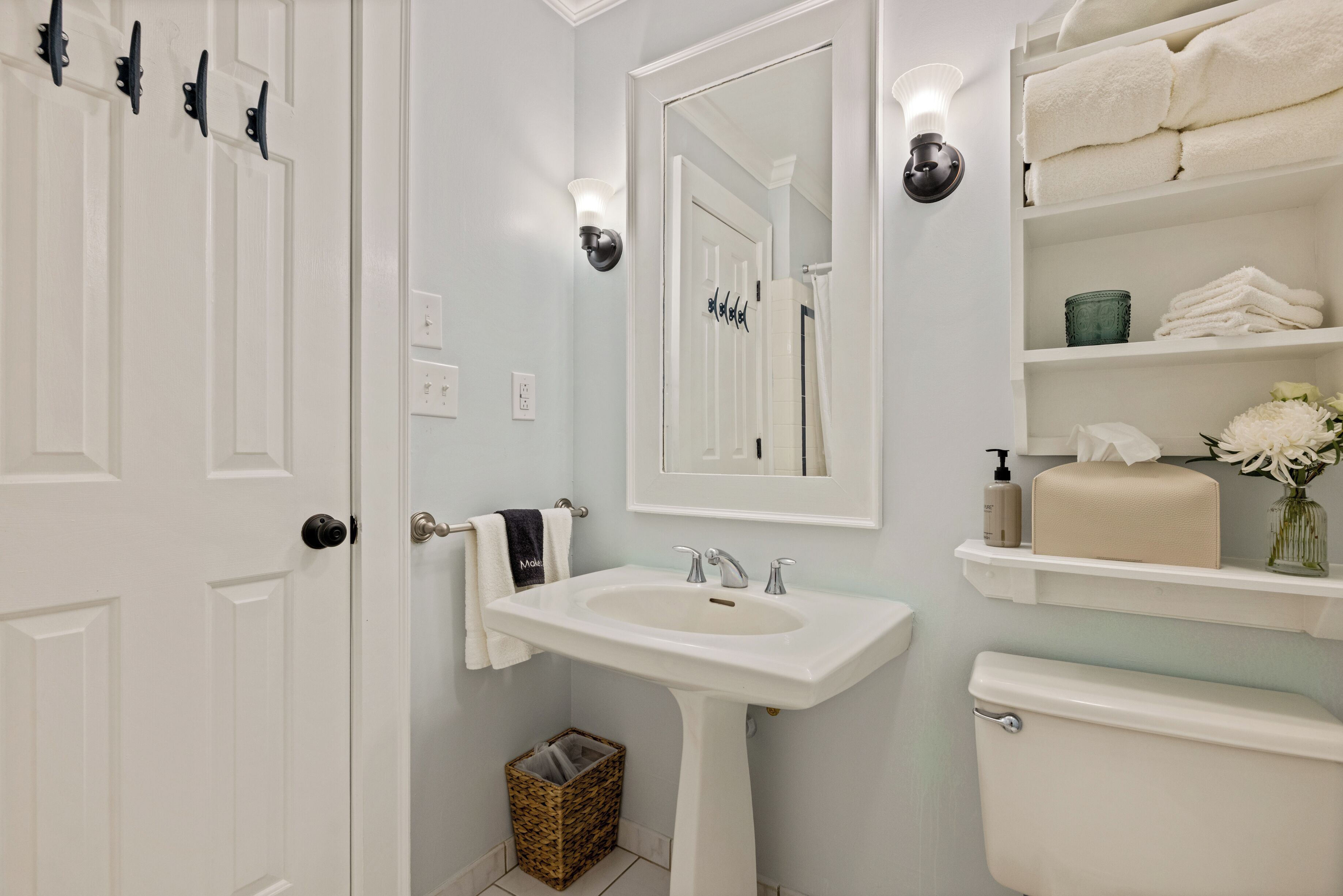 Quarto solteiro luxo | Banheiro | Chuveiro, secador de cabelo, toalhas de banho, sabonete