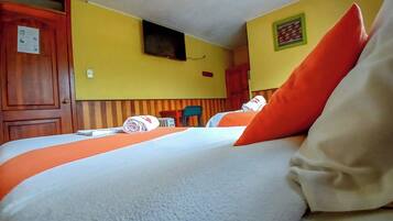 Chambre Triple Confort, salle de bains privée, vue montagne | Bureau, Wi-Fi gratuit