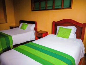 Comfort Triple Room, Private Bathroom, Mountain View | Desk, free WiFi - Hotel Coturpa (Papallacta)