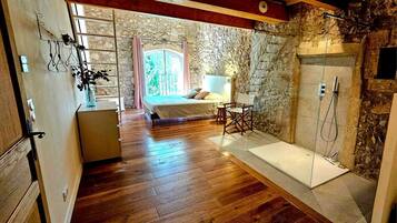 5 slaapkamers, een strijkplank/strijkijzer, gratis wifi, beddengoed