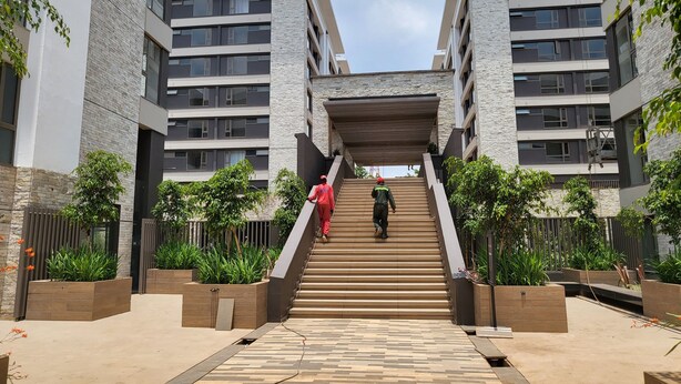 A modern building with a central staircase leading to a covered walkway. - Modern Enaki Resort Apartment (Nairobi)