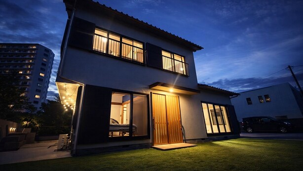 A modern two-story house with a balcony, large windows, and a well-lit entrance. - Eternity Marina HOUSE Onjuku (Onjuku)
