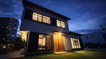 Basic House, Multiple Beds, Non Smoking, Beachside | 4 bedrooms, blackout drapes, iron/ironing board, free WiFi