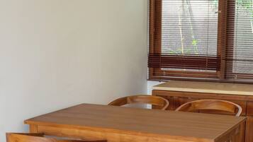 Deluxe Twin Room | 1 bedroom, in-room safe, desk, soundproofing