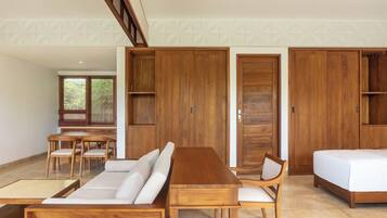 豪華雙床房 | 1 間睡房、房內夾萬、書桌、隔音