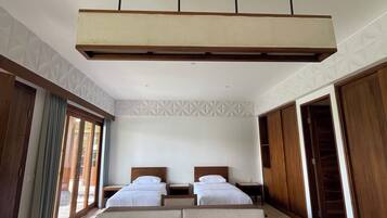 Chambre Deluxe avec lits jumeaux | 1 chambre, coffres-forts dans les chambres, bureau