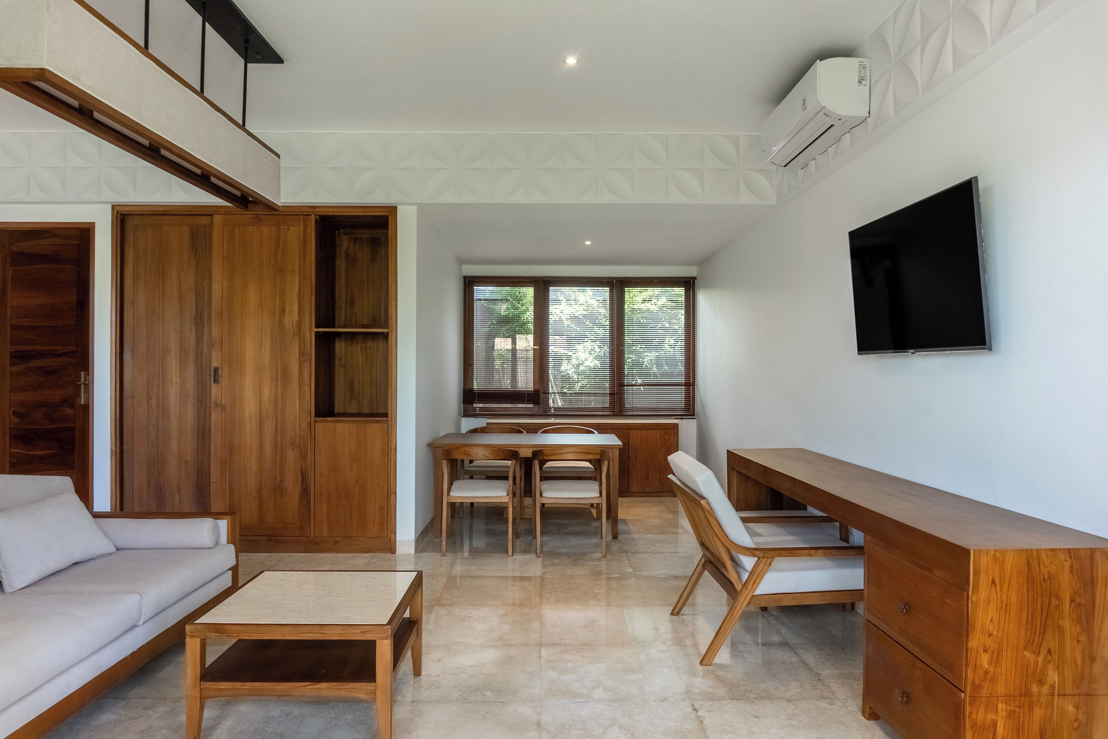 豪華雙床房 | 客房內保險箱、書桌、隔音、免費無線上網