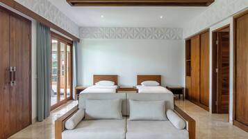 Deluxe Twin Room | In-room safe, desk, soundproofing, free WiFi