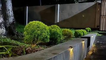 Deluxe Villa | Garden view