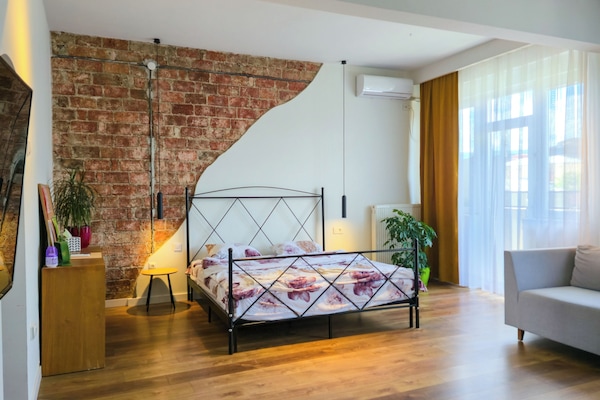 Design Apartment, 1 Katil Ratu (Queen) dengan Katil Sofa | 1 bilik tidur, peralatan tempat tidur premium, meja