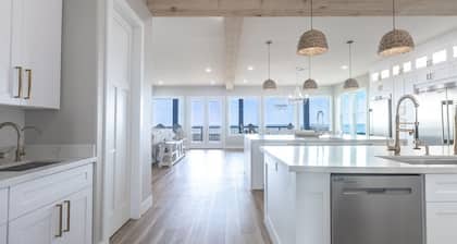 BRAND NEW GORGEOUS 5000sf 8 BEDROOM DREAM BEACH FRONT HOME - near Surfside beach