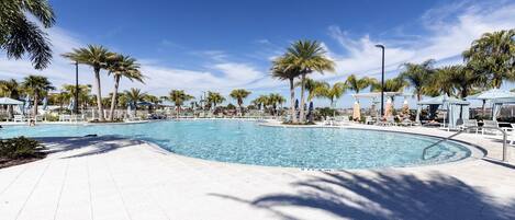 Een verwarmd zwembad