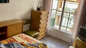 Uklassifisert bilde, 3 av 6, knapp