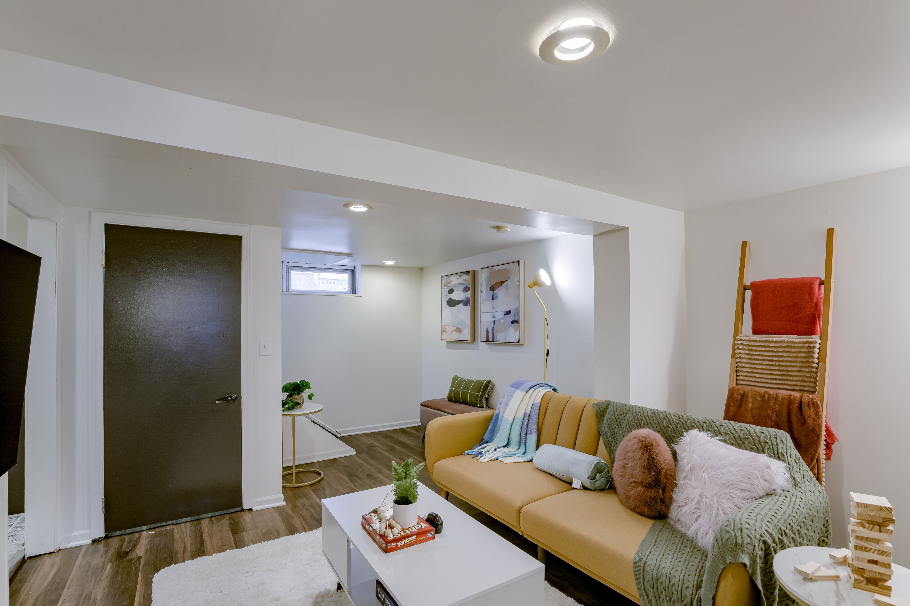 Lower Level Unit - Board Games - Charming Porch