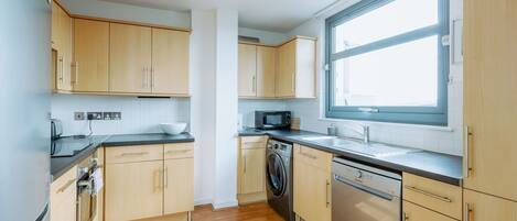 Refrigerador, microondas, horno y lavavajillas