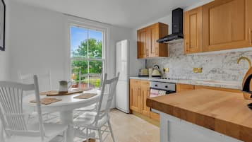 Fridge, oven, dishwasher, toaster