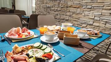 Daily buffet breakfast (EUR 9.00 per person)