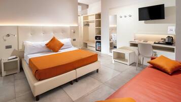 1 bedroom, down duvets, memory-foam beds, in-room safe