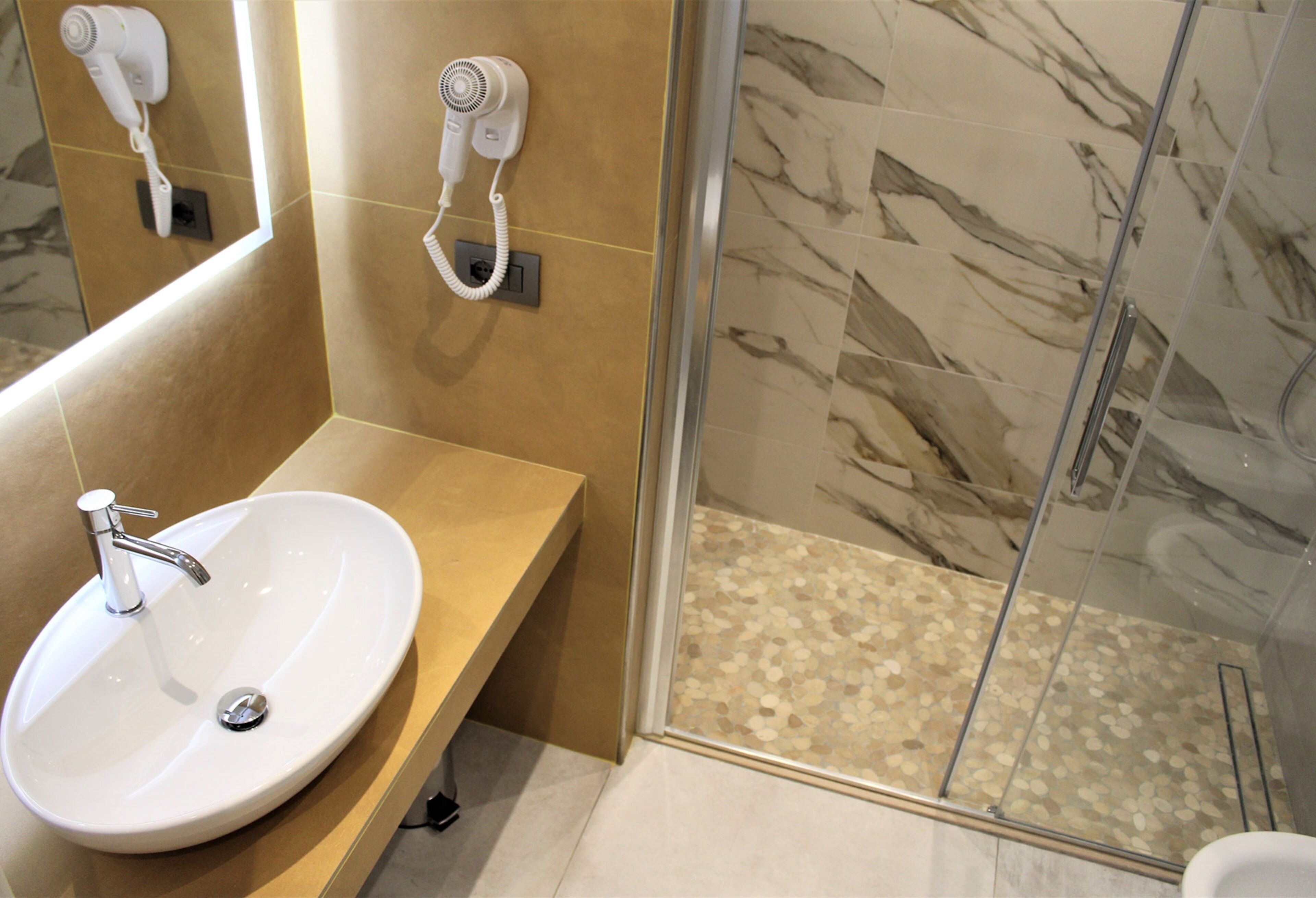 Photo - Primrose Residence Hotel