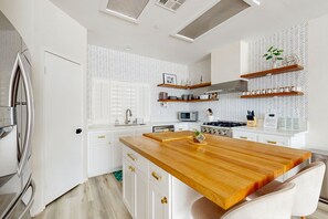 Microonde, forno, piano cottura, lavastoviglie