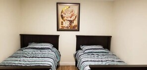 1 habitación, tabla de planchar con plancha, wifi y ropa de cama 