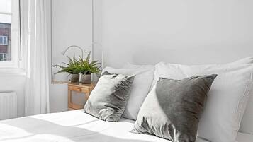 3 bedrooms, iron/ironing board, Internet, bed sheets