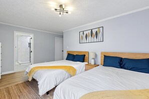 3 bedrooms, desk, iron/ironing board, free WiFi