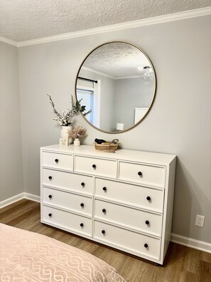 3 makuuhuonetta, silitysrauta/-lauta, ilmainen Wi-Fi, vuodevaatteet