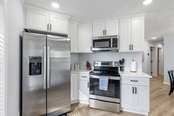 Refrigerador, microondas, horno, placa de cocina