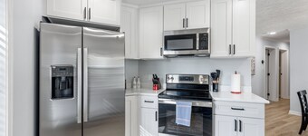 Luxe Cottage - South Chesterfield
Stylishly renovated, w/ large master suite 



