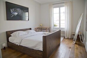 2 bedrooms, desk, iron/ironing board, free WiFi