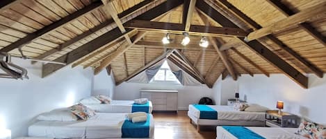 3 bedrooms, iron/ironing board, free WiFi, bed sheets