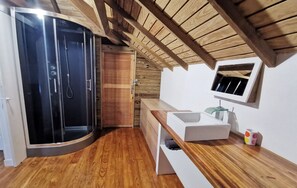 Bruser, hårtørrer, håndklæder