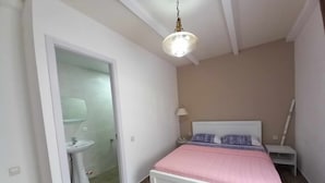 Standard Room | Bathroom | Shower, rainfall showerhead, hair dryer, towels - Home of Gnomes (Akhmeta)