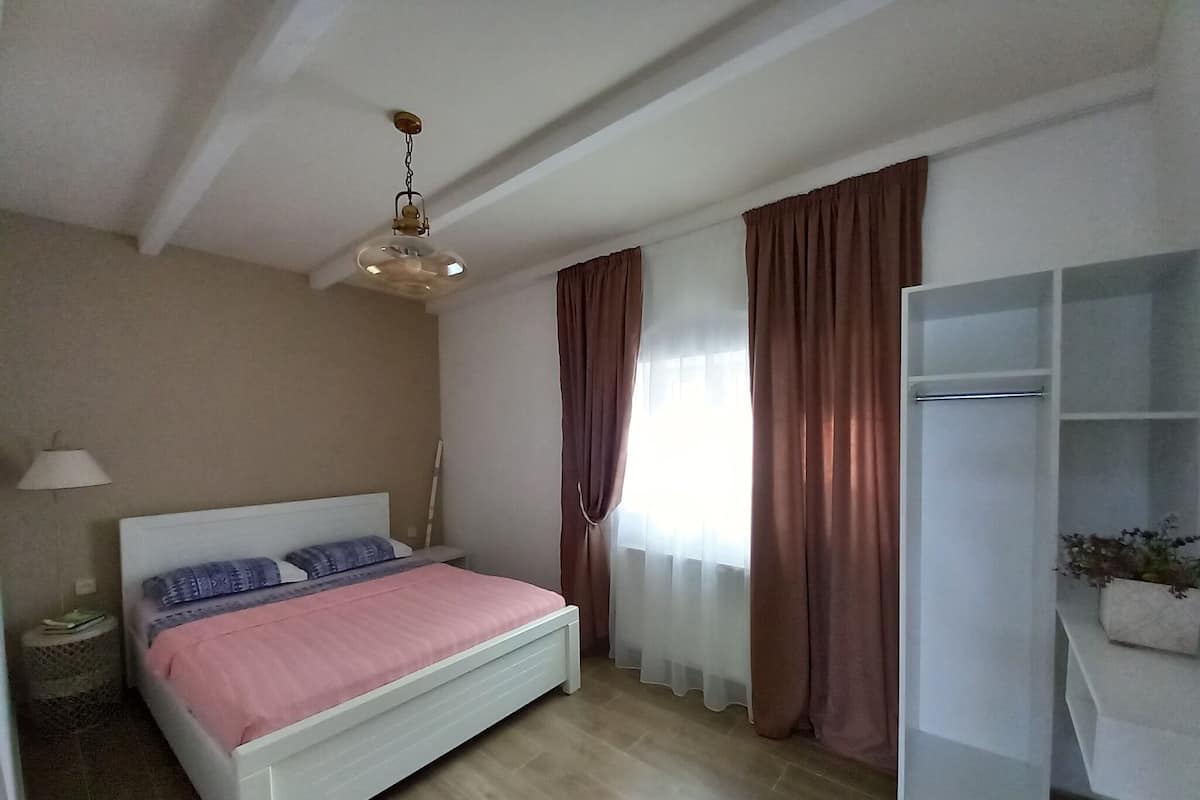 1 bedroom, laptop workspace, WiFi (free)