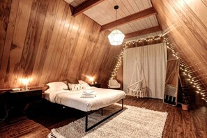 4 bedrooms, desk, iron/ironing board, WiFi