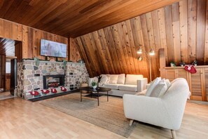 TV, fireplace, stereo - Rustic A-Frame | Hot Tub | Fire pit | Pool Table (Greater Sudbury)