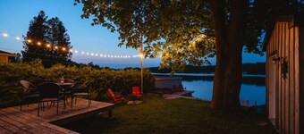Waterfront Bliss: Firepit & BBQ Cottage R