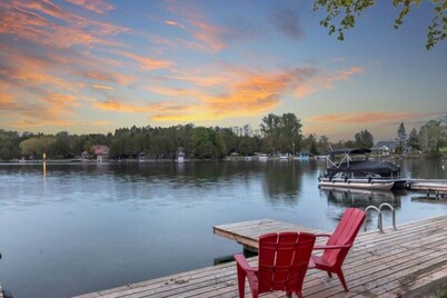 Waterfront Bliss: Firepit & BBQ Cottage R