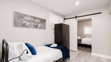 2 bedrooms, desk, iron/ironing board, WiFi