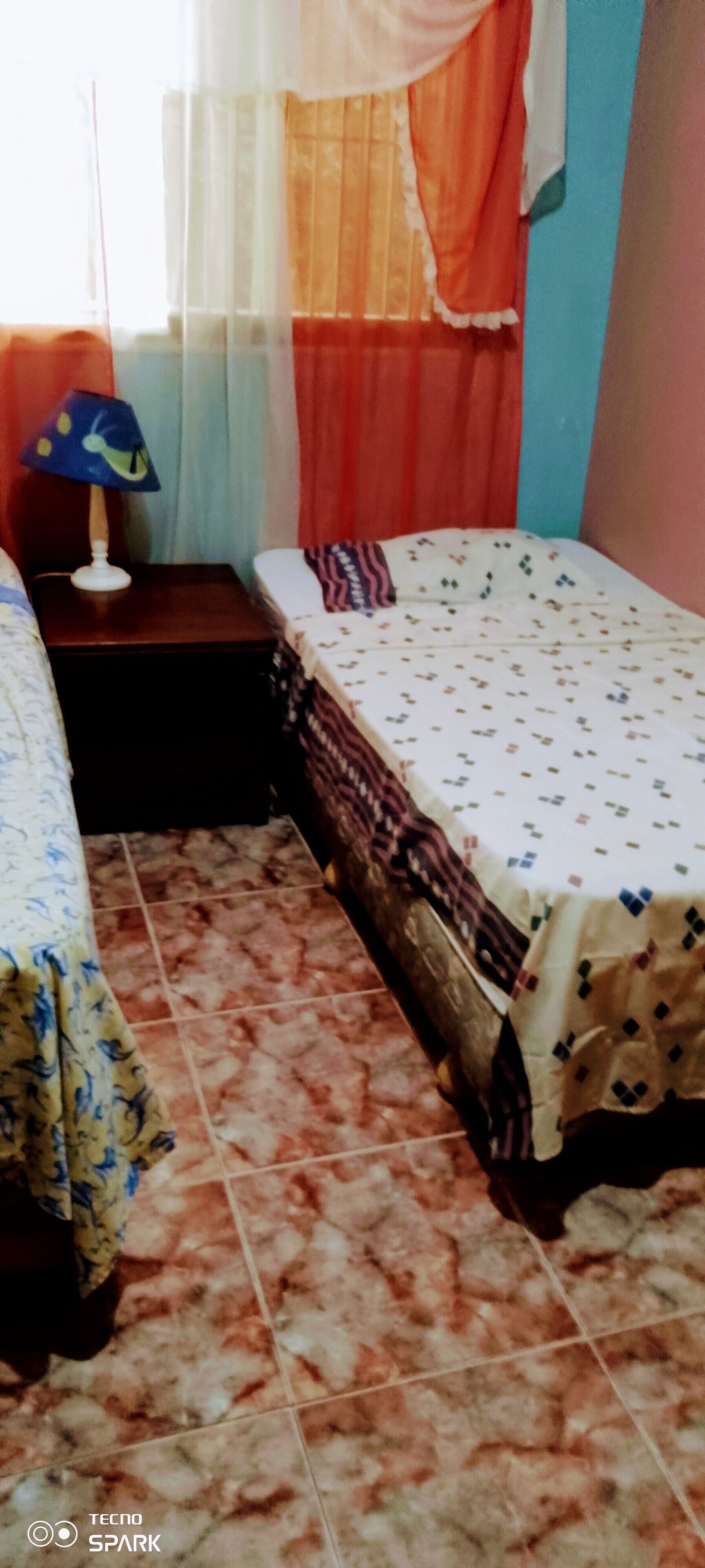 1 chambre, fer et planche à repasser, Wi-Fi, draps fournis