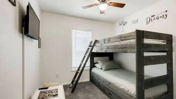 3 bedrooms, iron/ironing board, travel cot, free WiFi