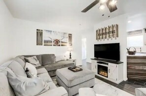 Smart TV, fireplace