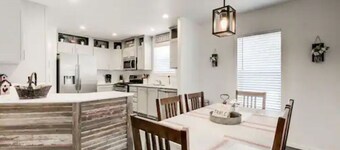Cozy Mountain Town Farmhouse for Winter Fun in Flag! 