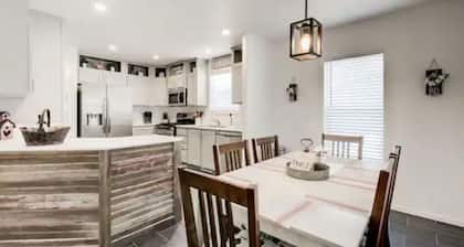 Cozy Mountain Town Farmhouse for Winter Fun in Flag!