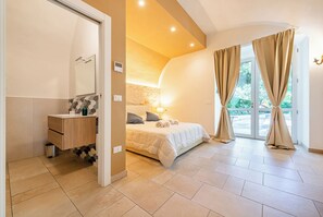 4 bedrooms, laptop workspace, iron/ironing board, free WiFi - Palazzo Biscilia With Private Pool (Bisceglie)